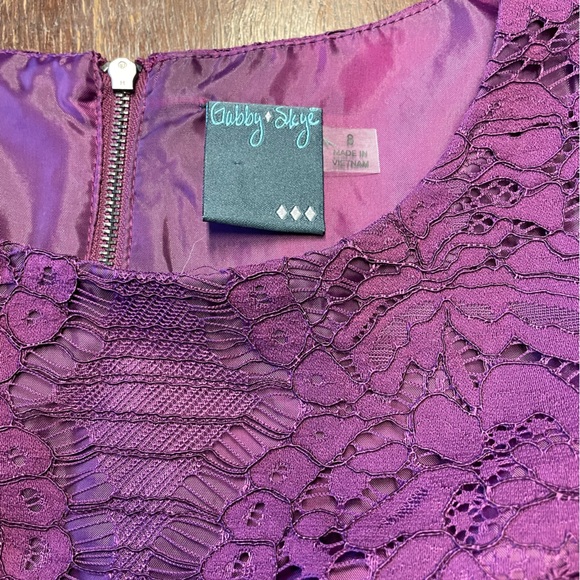 Gabby Skye Lace Dress - Picture 13 of 16